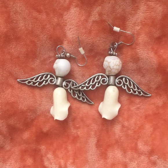 FREE WITH PURCHASE! Cream skull angel wing rose dangle drop pierced earrings - Picture 2 of 4